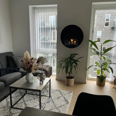 Delaware sort - Rund væghængt biopejs | Biopejs-shop.dk Delaware sort - rund væghængt biopejs